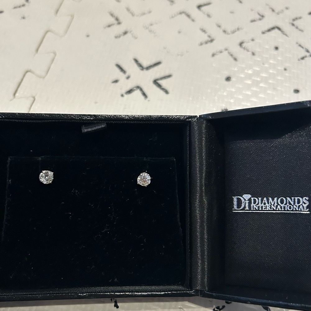 1 carat White gold Diamond 💎 stud Earrings
